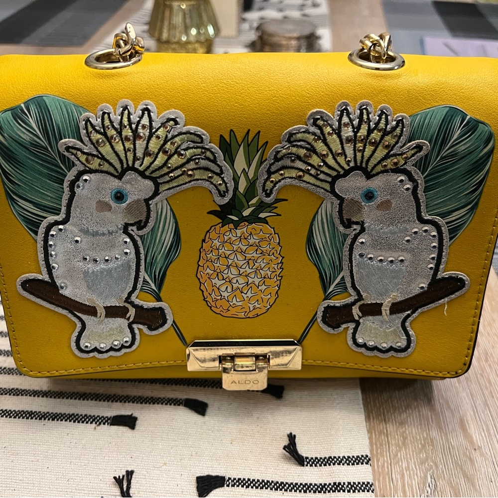 Aldo Tropical Parrot Crossbody Bag – Vibrant & Unique!!🔥👜